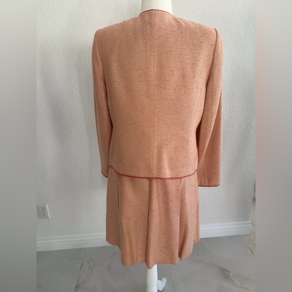 Amanda Smith Coral Textured Suit - Picture 7 of 9